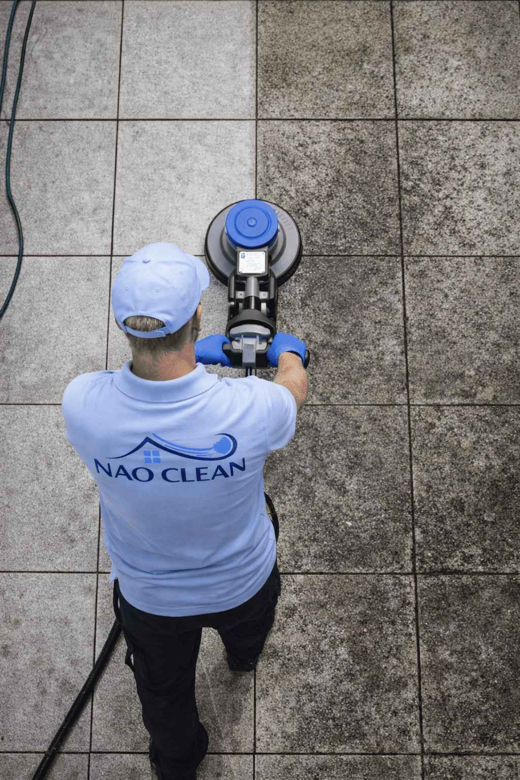 Nettoyage professionnel de sol avec machine industrielle par Nao Clean